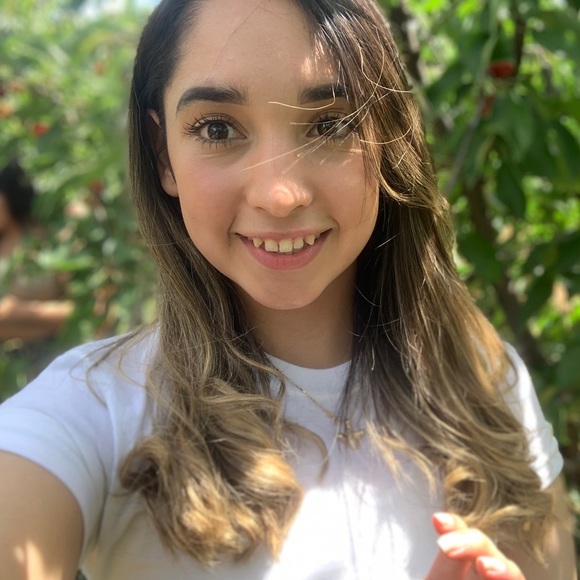 Meet your Posher, Joanna - Picture 2 of 2